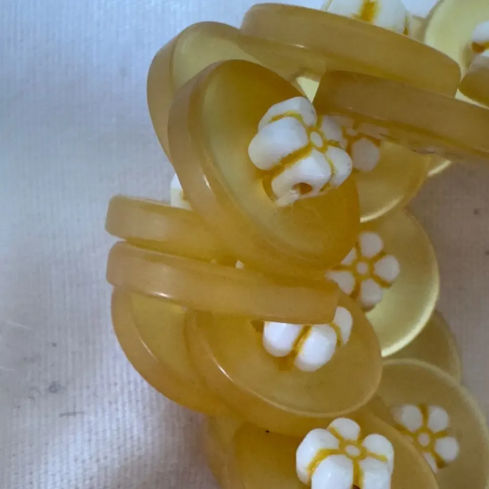Vintage Butterscotch Yellow White Floral Beaded 1940’s Moonglow Button Necklace